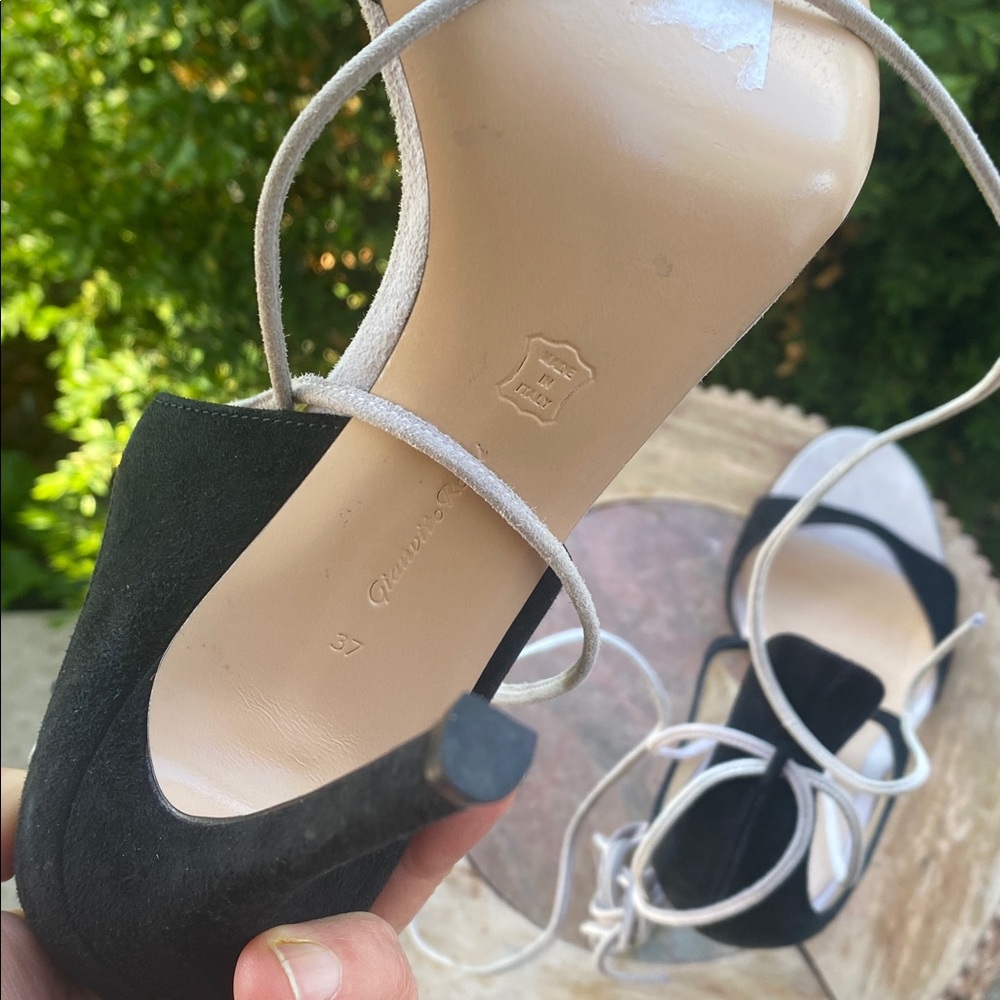 🖤🤍Elegant gianvito rossi heels 👠 black suede🖤🤍 - Picture 13 of 13